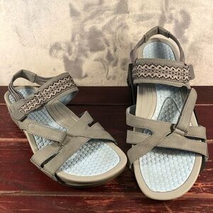 Bare Traps Danny Women's Sandals Grey Size 9.5